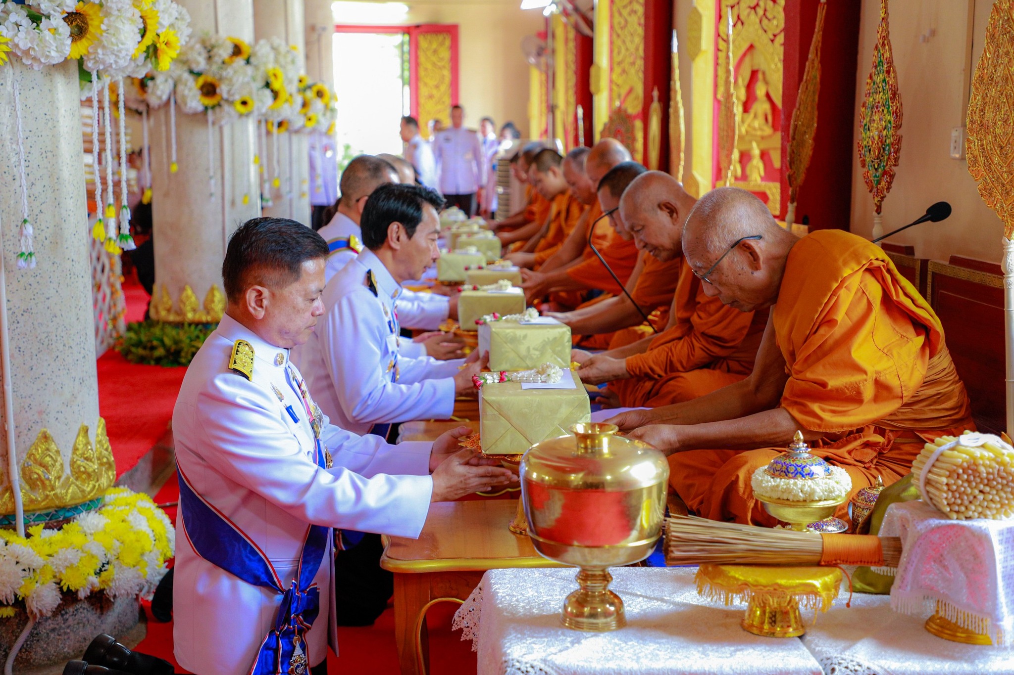 พิธีเวียนเทียนสมโภชน้ำพระพุทธมนต์ศักดิ์สิทธ์ เนื่องในโอกาสพระราชพิธีมหามงคลเฉลิมพระชนมพรรษา ๖ รอบ ๒๘ กรกฎาคม ๒๕๖๗