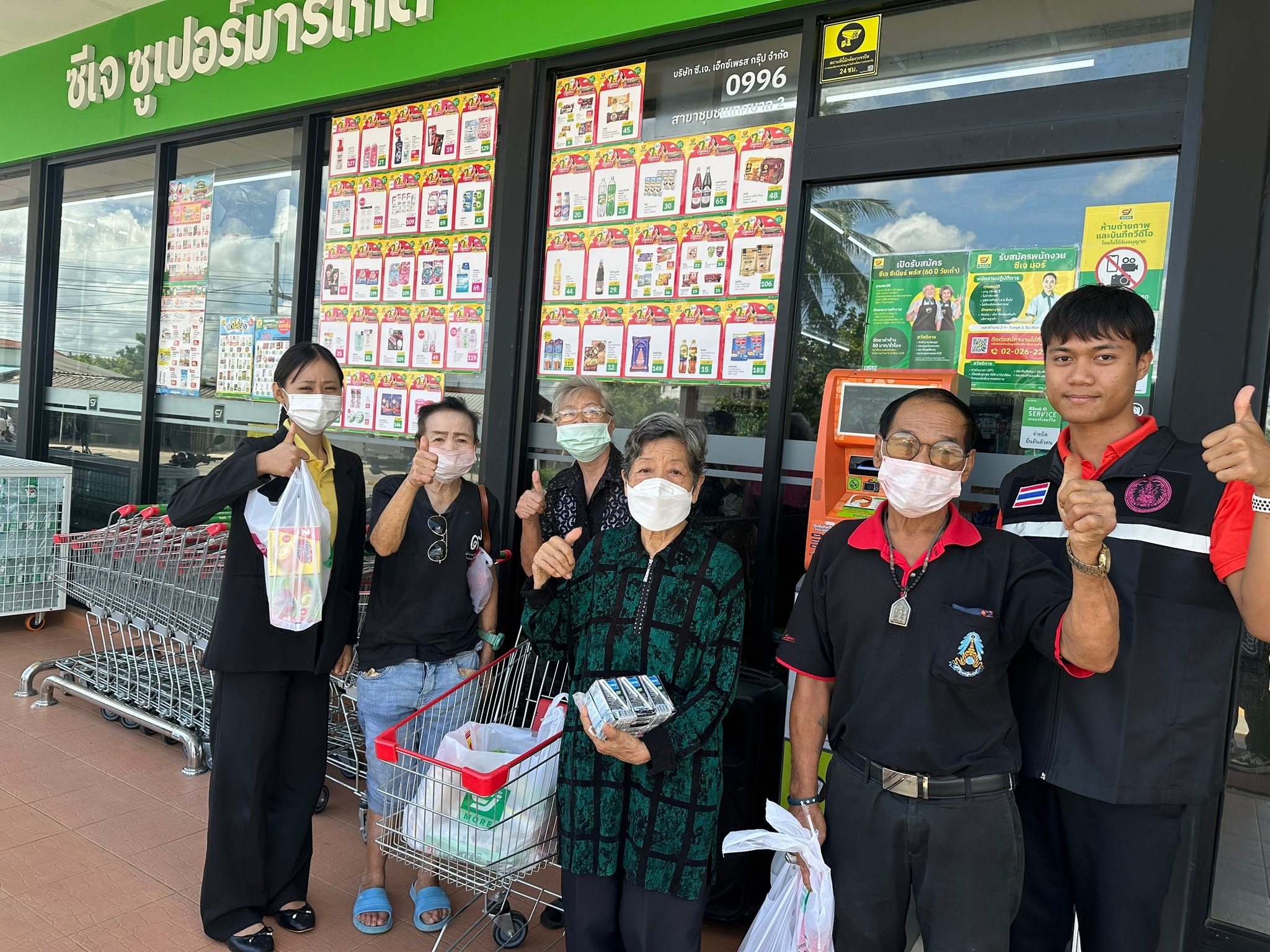 สูงวัยหรรษา พาช้อปปิ้ง