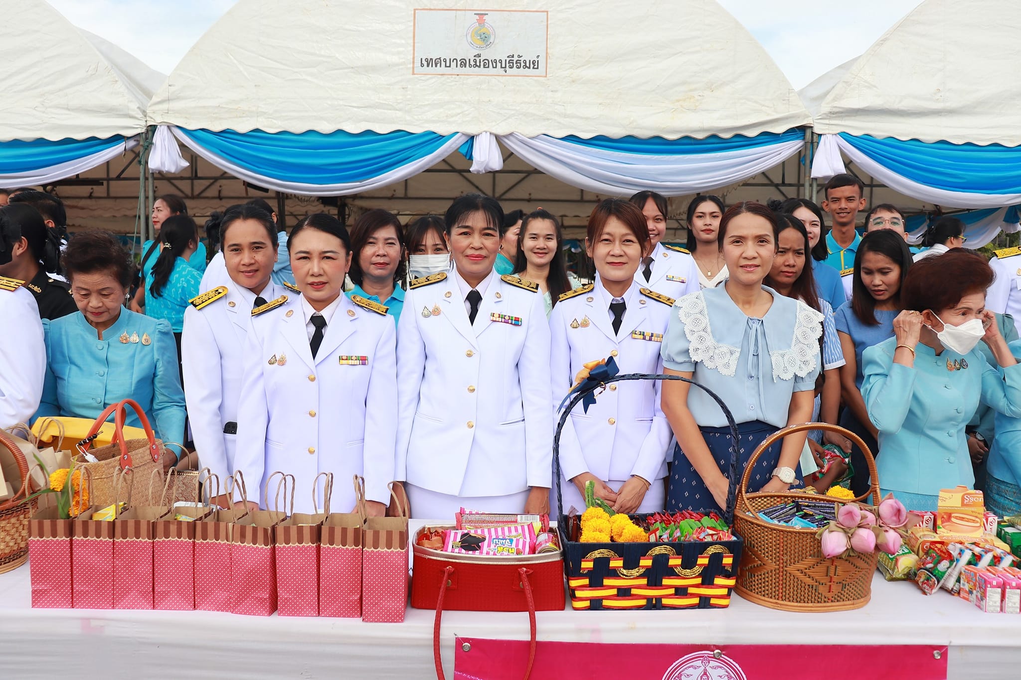 ร่วมทำบุญตักบาตรข้าวสารอาหารแห้งแด่พระภิกษุสงฆ์ 193 รูป ถวายเป็นพระราชกุศล แด่สมเด็จพระนางเจ้าสิริกิติ์ พระบรมราชินีนาถ พระบรมราชชนนีพันปีหลวง เนื่องในโอกาสวันเฉลิมพระชนมพรรษา 12 สิงหาคม 2567