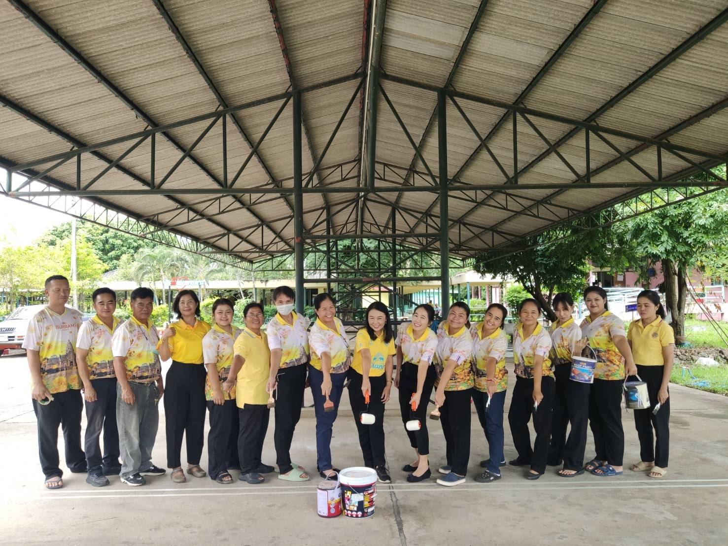 ปรับภูมิทัศน์ (ตีเส้นช่องจอดรถยนต์) 