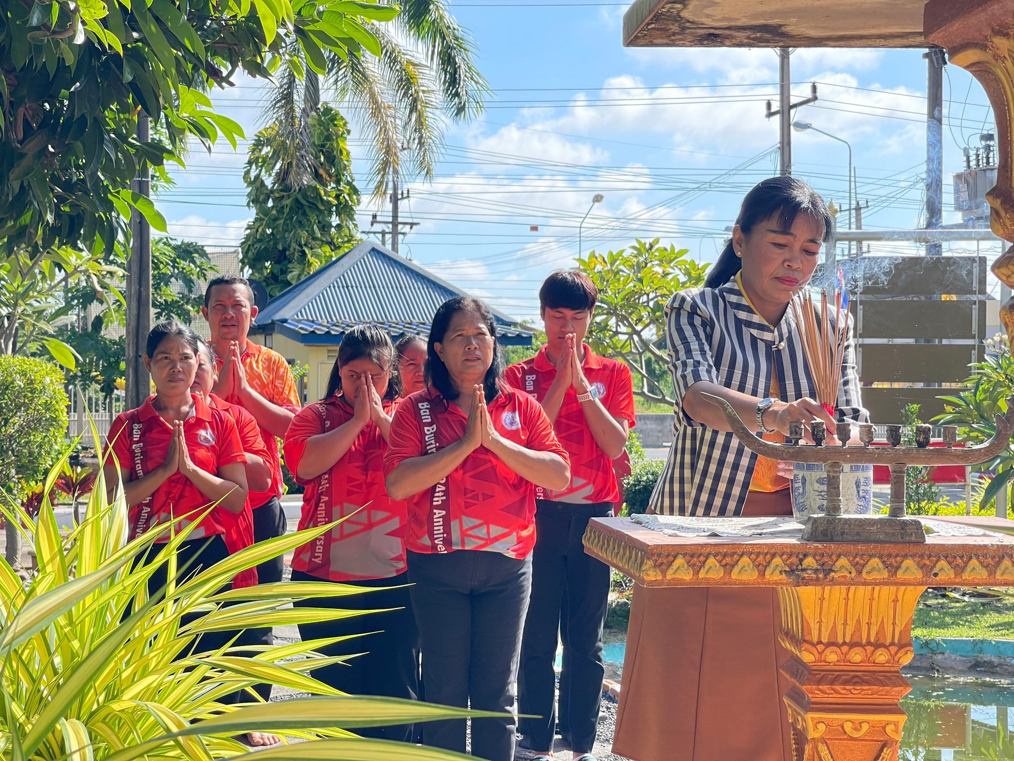 กิจกรรมธรรมะสวัสดี ร่วมสักการะสิ่งศักดิ์สิทธิ์ภายในศูนย์ฯ ในทุกวันพระ 