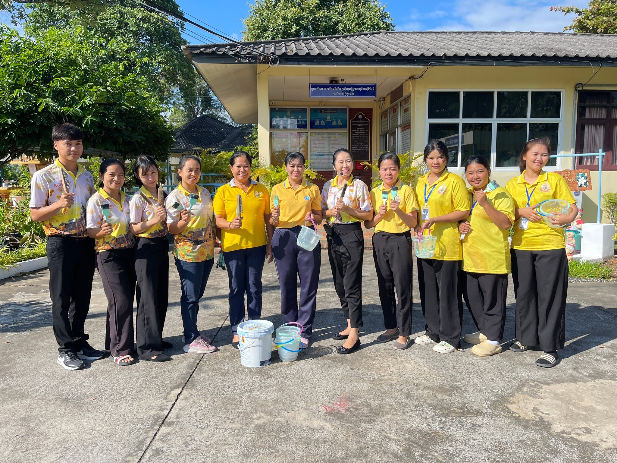 กิจกรรม พุธพัฒนา 5 ส. (ทาสีสระน้ำบริเวณหน้าอาคารอำนวยการ)