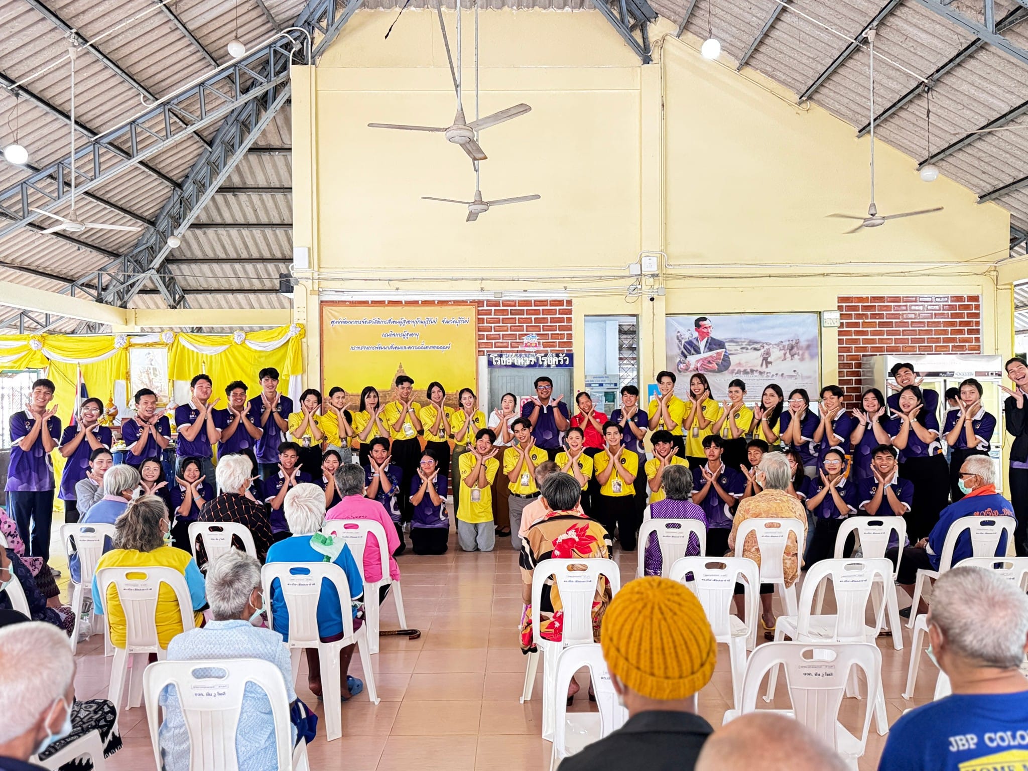 ให้การต้อนรับ คณะนักศึกษามหาวิทยาลัยราชภัฏบุรีรัมย์ จำนวน 50 คน เข้าศึกษาดูงานการดูแลผู้สูงอายุ