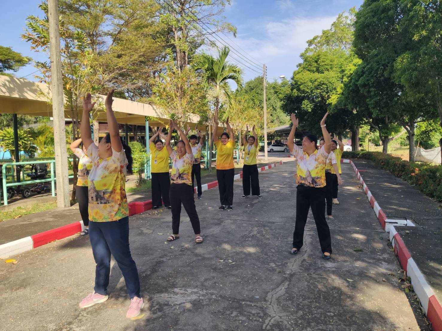 ออกกำลังกายเป็นนิจ ชีวิตเป็นสุข สุขภาพแข็งแรง 