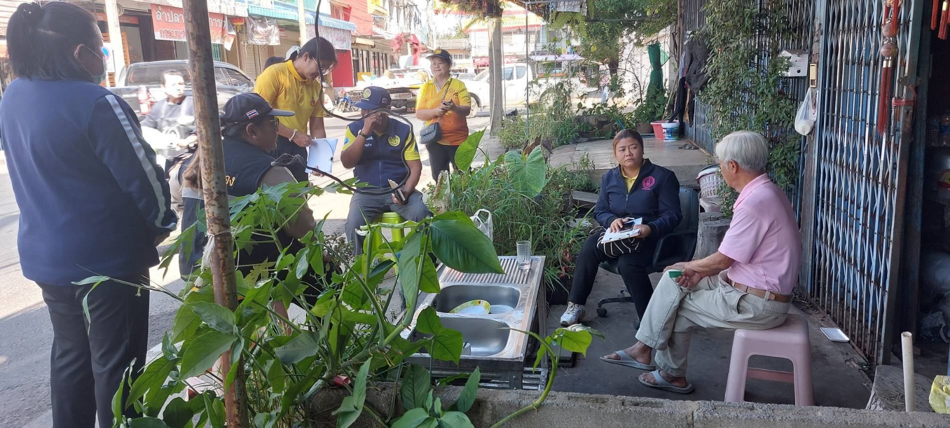 ลงพื้นที่เยี่ยมผู้ประสบปัญหาทางสังคม