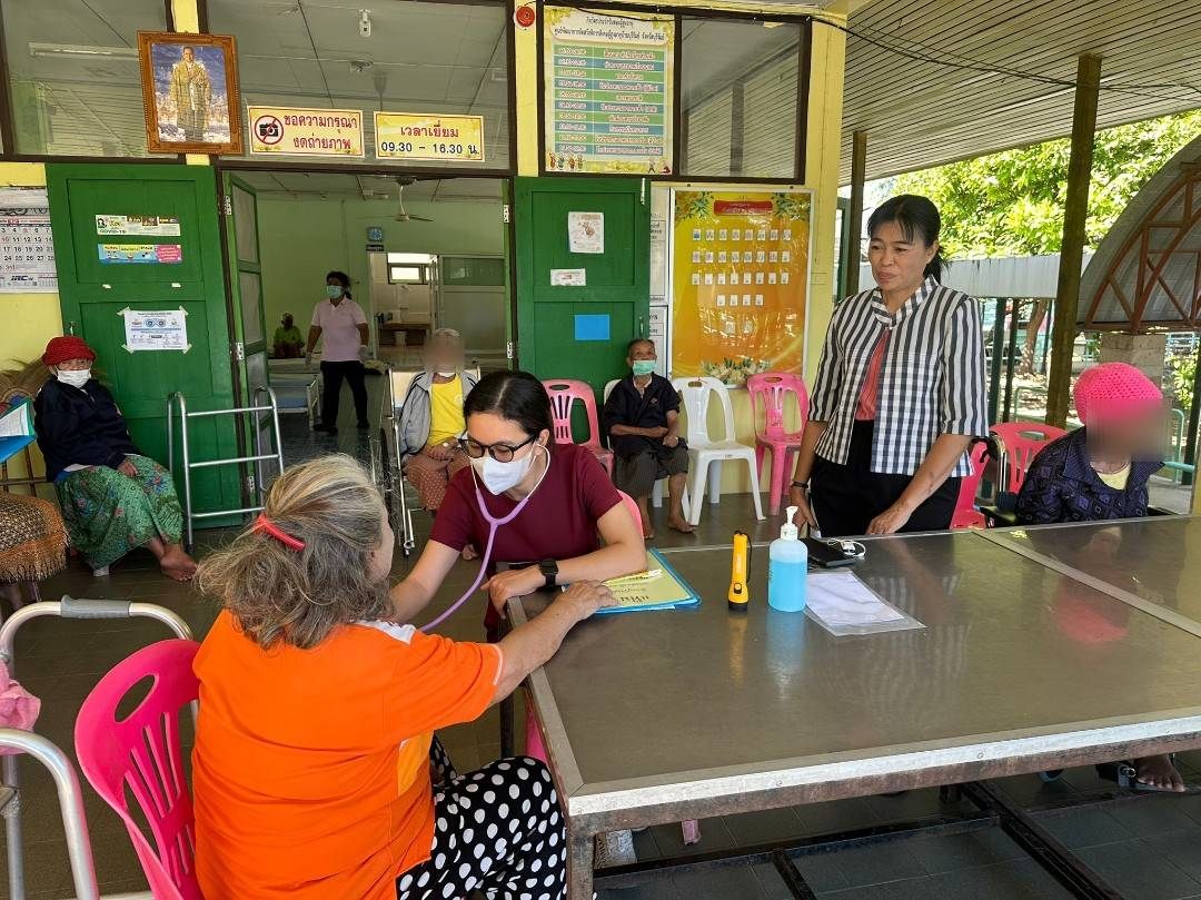 ศูนย์แพทย์ชุมชนโรงพยาบาลบุรีรัมย์ สาขา 3 เข้าตรวจสุขภาพ เบื้องต้นให้กับผู้สูงอายุ