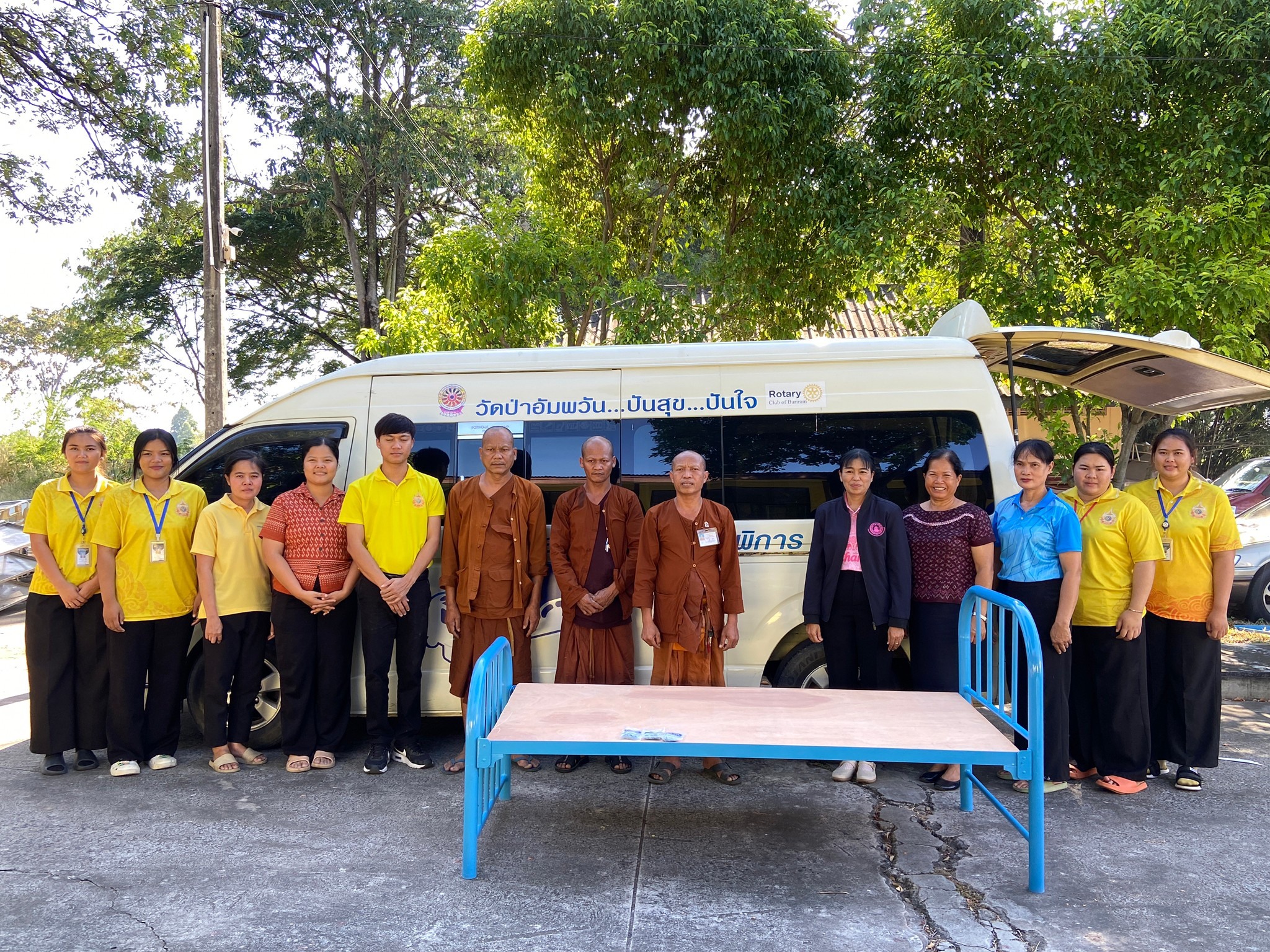 กราบขอบพระคุณ พระคุณเจ้า พระอาจารย์เลอศักดิ์ วราสโภ ประธานสงฆ์วัดป่าอัมพวันคุณานุสรณ์ นำเตียงมามอบให้กับผู้สูงอายุ จำนวน 18 เตียง ทั้งนี้ขอน้อมนำสิ่งที่ได้รับไปใช้ให้เกิดประโยชน์อย่างสูงสุด