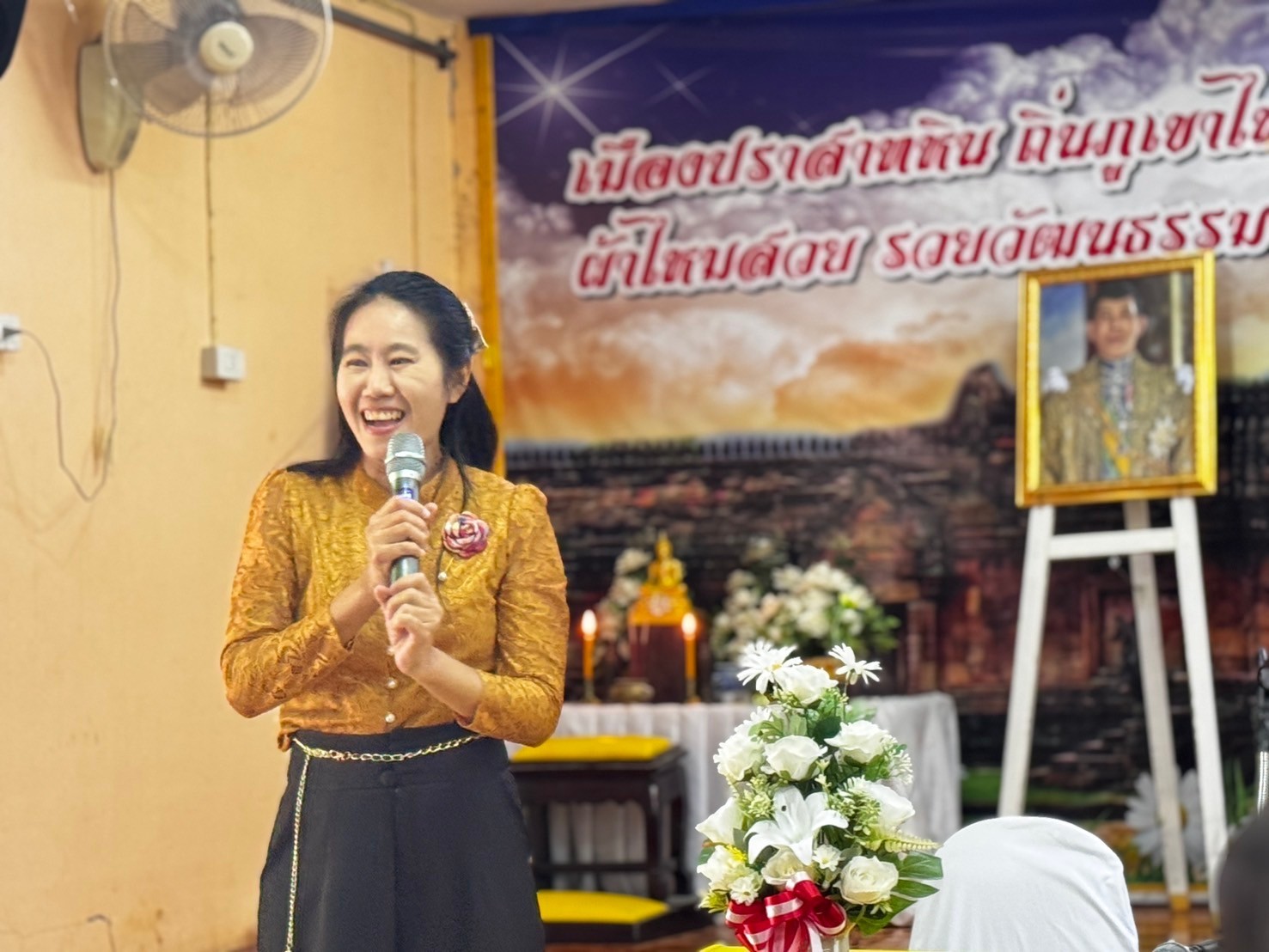 กลุ่มนโยบายและวิชาการ นำนักเรียนโรงเรียนผู้สูงอายุเทศบาลเมืองชุมเห็ด ร่วม เป็นวิทยากร และแลกเปลี่ยนเรียนรู้การทำมาลัยผ้าขาวม้าแบบฟองๆ แก่โรงเรียนผู้สูงอายุองค์การบริหารส่วนตำบลโคกสูง อำเภอหนองกี่ จังห