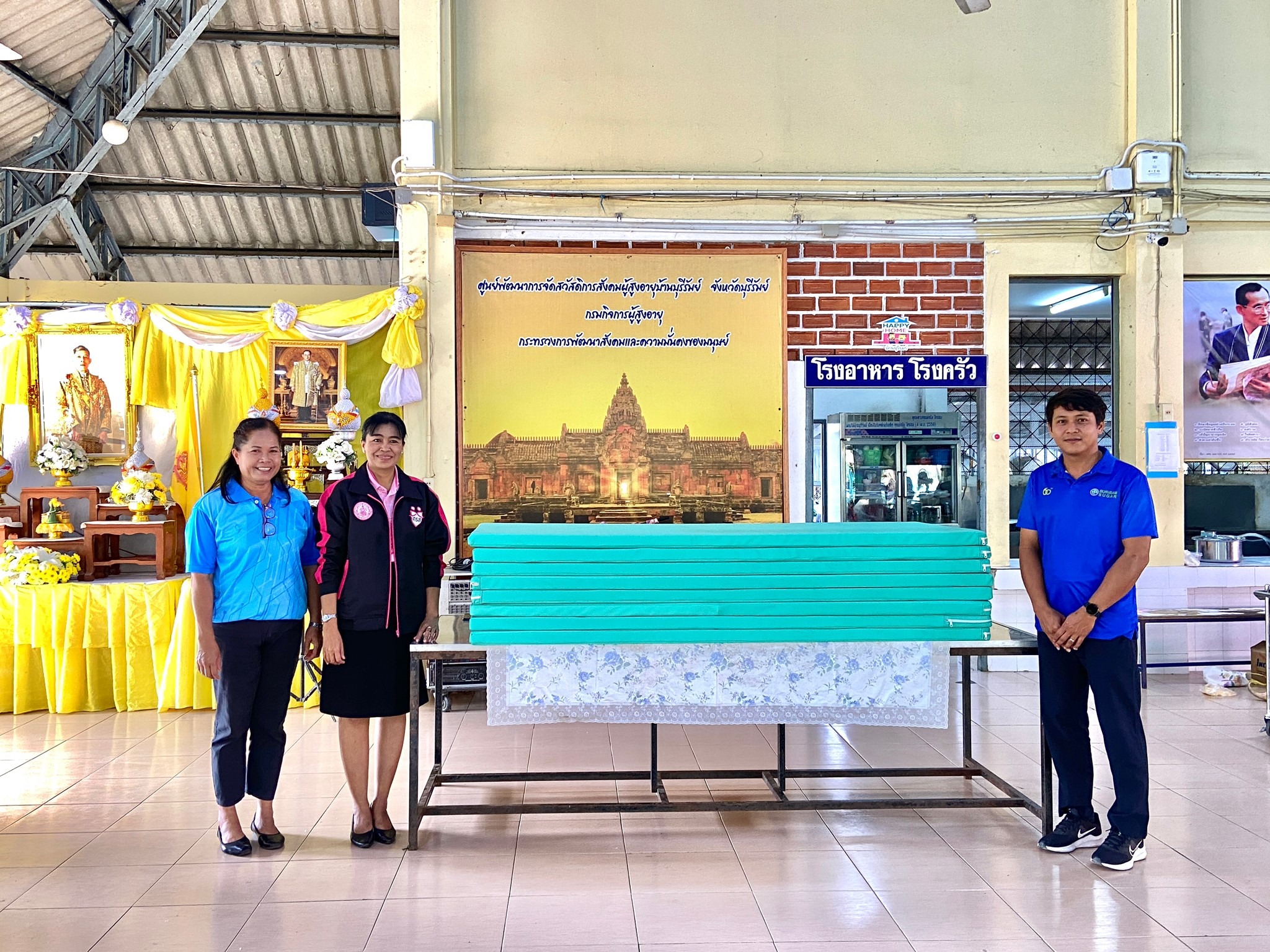 ศพส.บ้านบุรีรัมย์ ขอขอบคุณ บริษัทน้ำตาลบุรีรัมย์ จำกัด (มหาชน) บริจาคที่นอน จำนวน 8  ผืน คุณไสว และ คุณปรารถน ไวมงคล บริจาค ผลไม้ นม และขนม นายเต็มศักดิ์ และ สมศรี  คุณากรสมสิริ พร้อมครอบครัว บริจาค เ