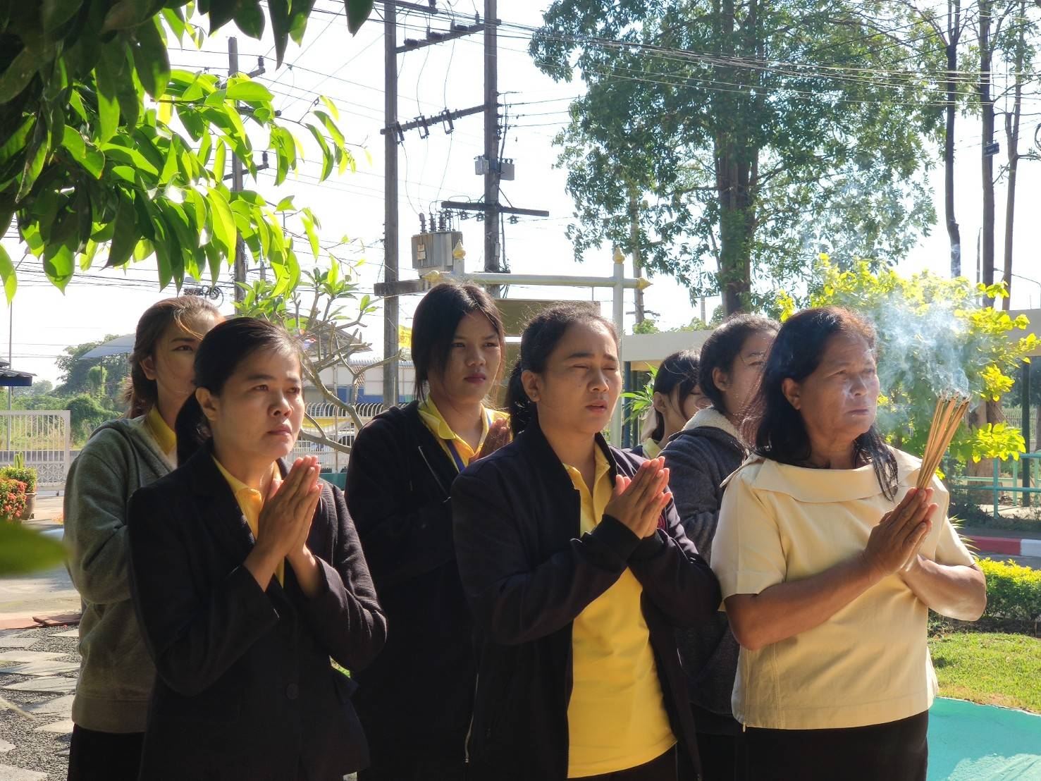 ธรรมะสวัสดี ร่วมสักการะสิ่งศักดิ์สิทธิ์ภายในศูนย์ฯ ทุกวันพระ เพื่อส่งเสริมคุณธรรมจริยธรรม ในการดำเนินชีวิต