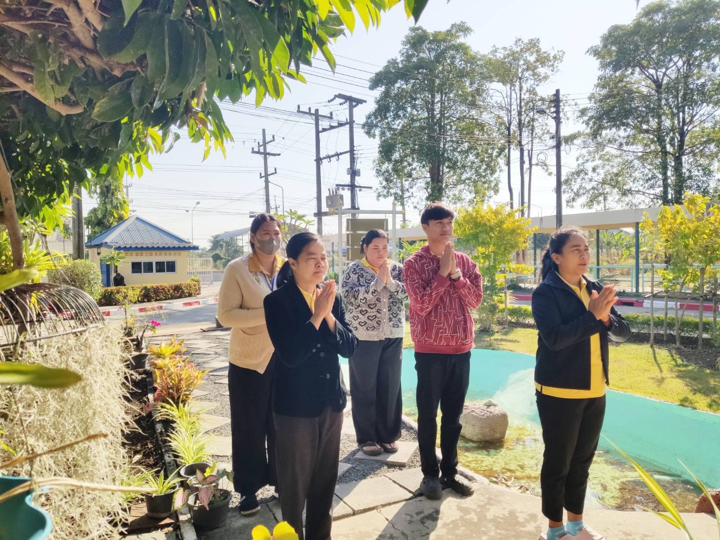 พส.บ้านบุรีรัมย์ จัดกิจกรรมธรรมะสวัสดี ร่วมสักการะสิ่งศักดิ์สิทธิ์ภายในศูนย์ฯ 