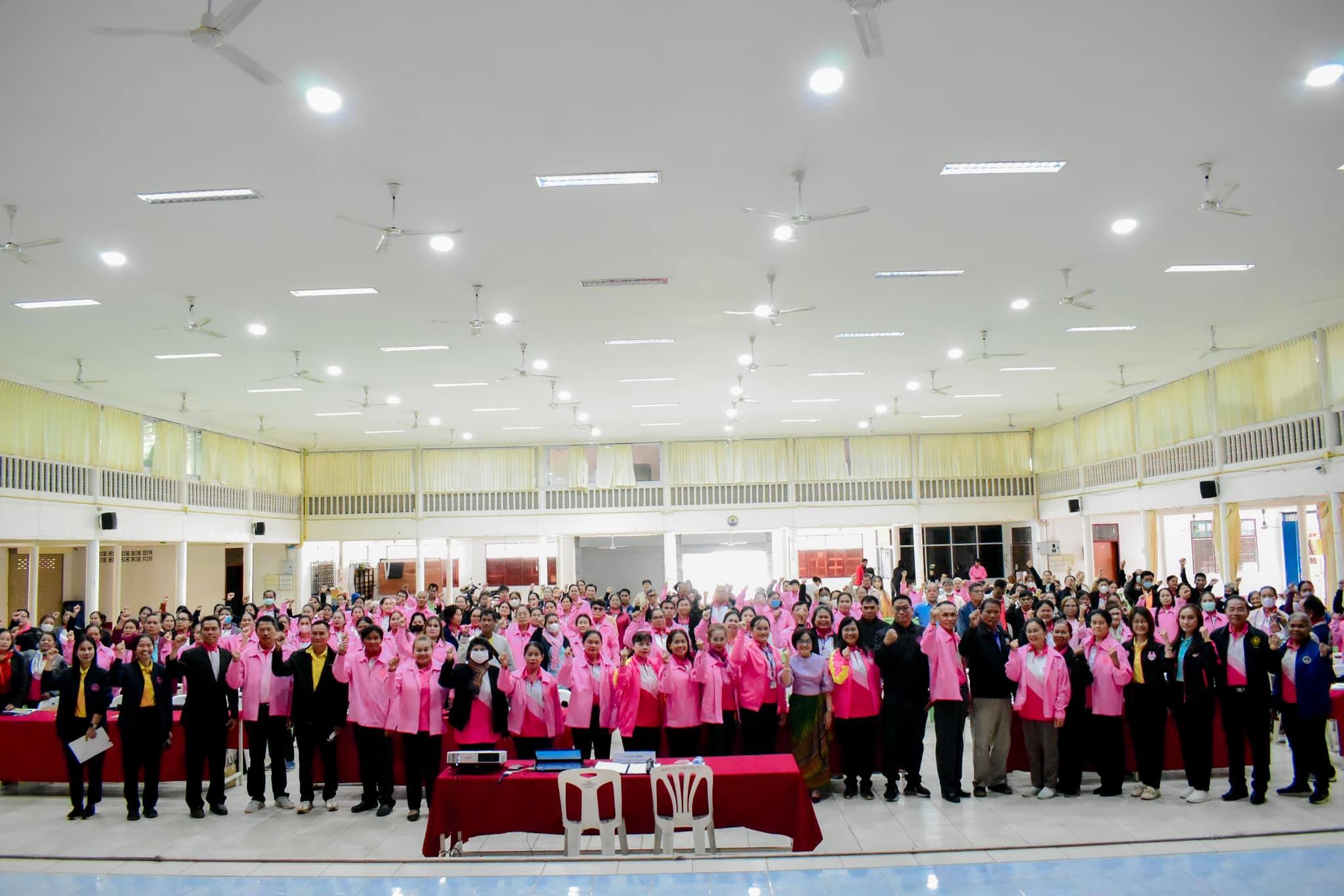 ศพส.บ้านบุรีรัมย์ ร่วมเป็นเกียรติพิธีเปิดโครงการอบรมพัฒนาศักยภาพอาสาสมัครพัฒนาสังคมและความมั่นคงของมนุษย์ (อพม.) ประจำปีงบประมาณ พ.ศ. 2568 และบรรยายให้ความรู้เกี่ยวกับ พรบ.ผู้สูงอายุ พ.ศ.2546 (ฉบับแก้