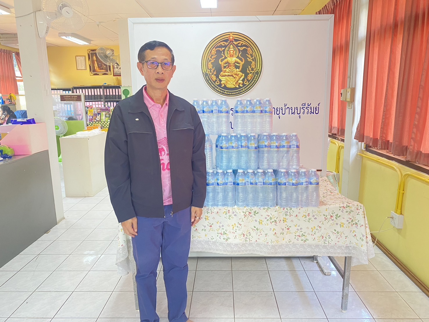 ศพส.บ้านบุรีรัมย์ ขอขอบคุณ นางสำเภา อังกลมเกลียว บริจาค น้ำดื่ม 20 แพ็ค