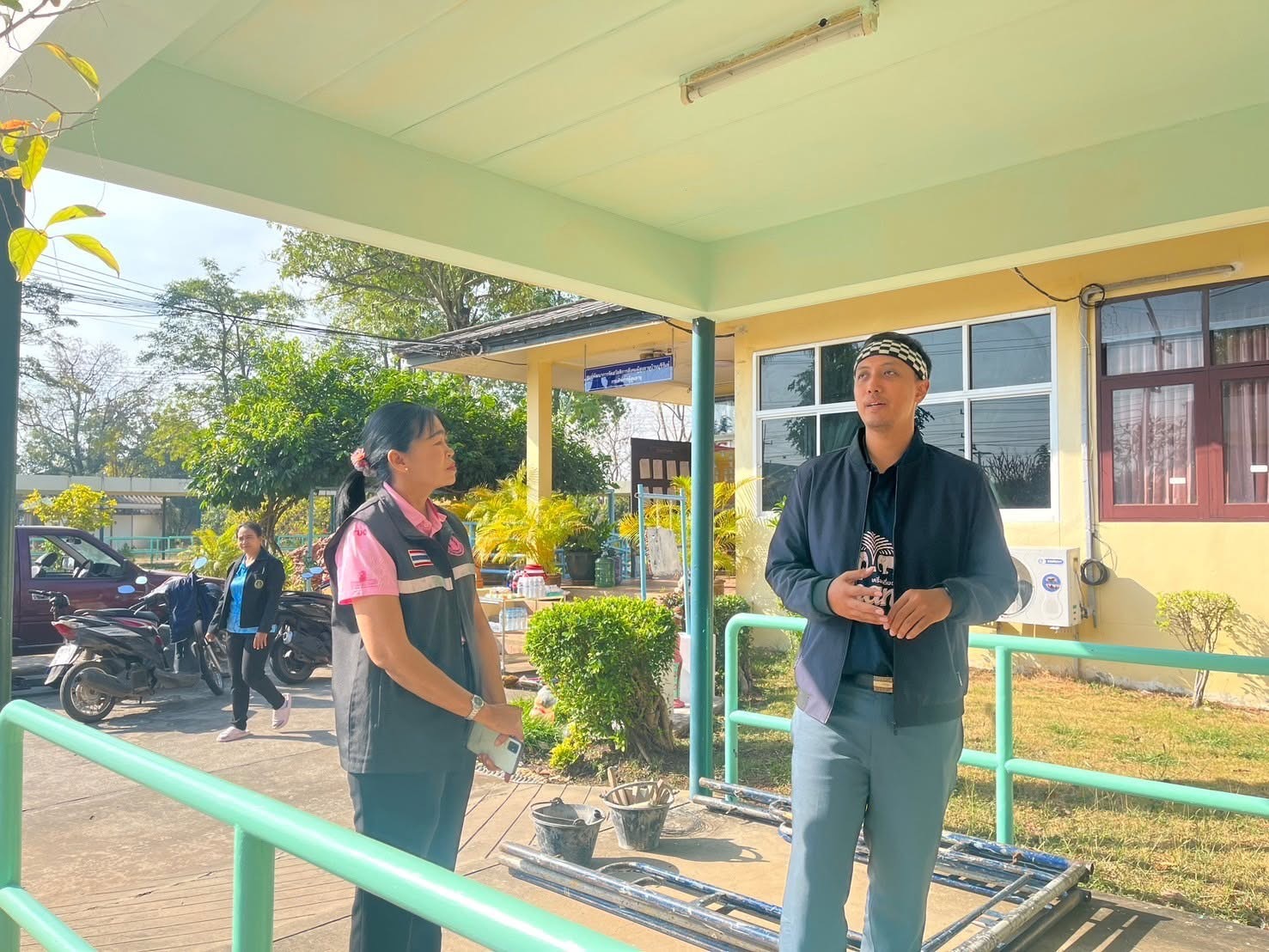 กิจกรรมจิตอาสา (ขัดสี-ทาสี ทางเชื่อมอาคาร)