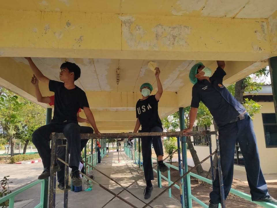 กิจกรรมจิตอาสา  (ขัดสี-ทาสี ทางเชื่อมอาคาร)