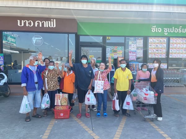 สูงวัยหรรษา พาช้อปปิ้ง