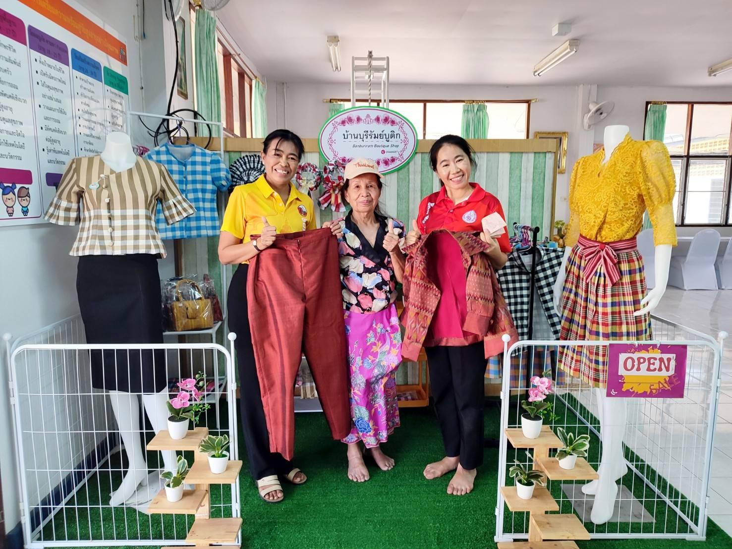 อาชีวบำบัด (ตัดเย็บชุดผ้าไทย)